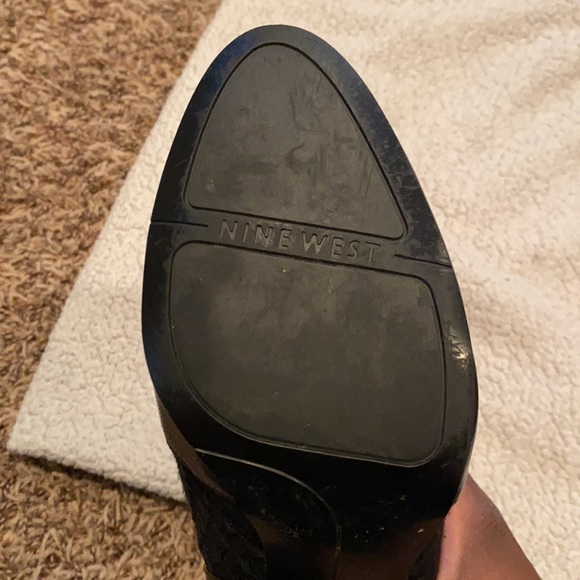 Black booties with back zipper - Picture 6 of 6